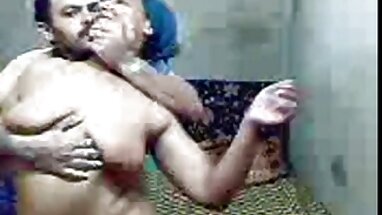 Cởi cởi áo ngực phim ses anh của cô,