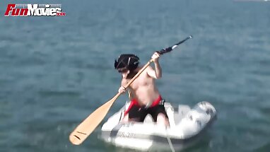 Cô bé da nâu lan phim ses hoang thuy linh đó lớn